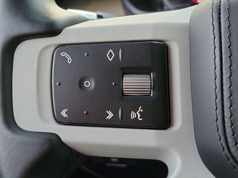 Used 2020 Land Rover Defender 110 HSE image 30