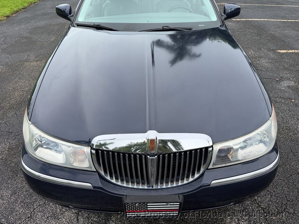 Used 1999 Lincoln Town Car Signature RWD image 17