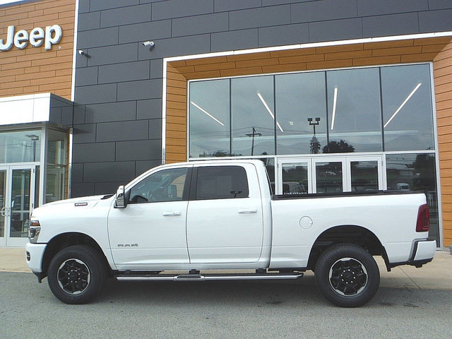 Used 2026 RAM 2500 Laramie AWD/4WD image 2
