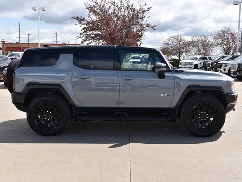 New 2025 GMC Hummer EV 2X w/ LPO, Illumination Package image 8