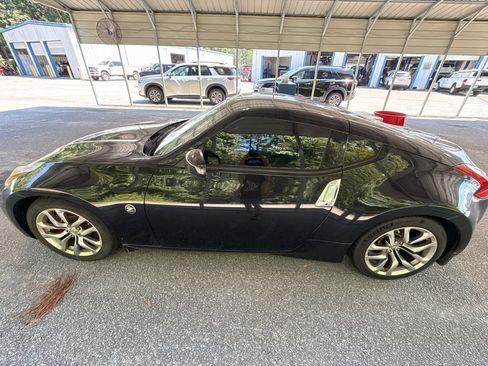 Used 2014 Nissan 370Z Coupe RWD image 5