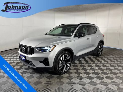 Used 2025 Volvo XC40 B5 Plus AWD/4WD image 1
