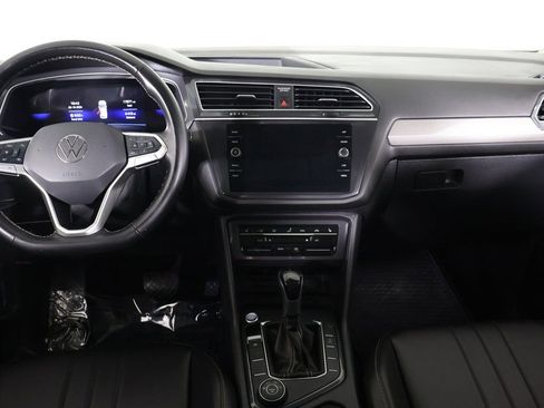 Used 2024 Volkswagen Tiguan SE w/ Panoramic Sunroof Package image 38