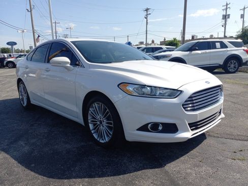 Used 2016 Ford Fusion SE w/ Equipment Group 202A FWD image 3