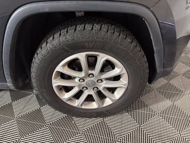 Used 2016 Jeep Grand Cherokee Laredo w/ Quick Order Package 23E AWD/4WD image 39