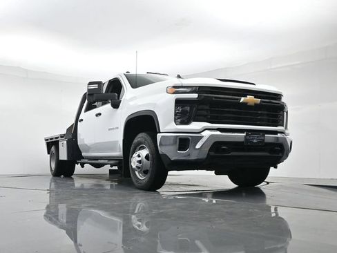 Used 2024 Chevrolet Silverado 3500 W/T image 32