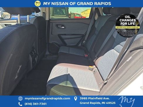 Used 2023 Nissan Rogue SV AWD/4WD image 6