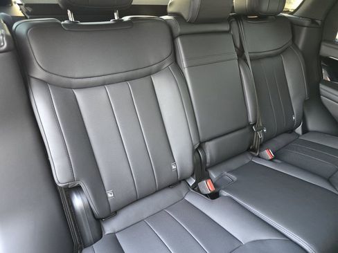 New 2025 Land Rover Range Rover SE AWD/4WD image 34