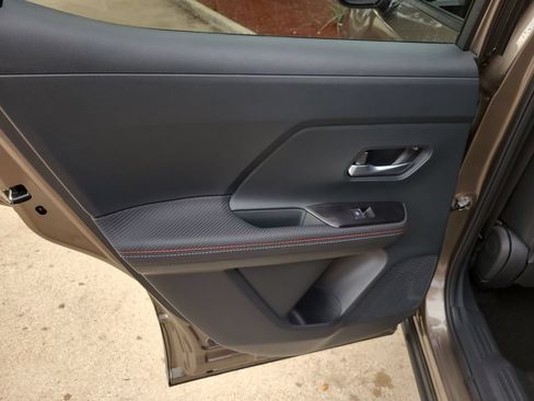 Certified 2025 Nissan Kicks SR FWD image 14