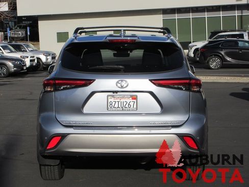 Certified 2022 Toyota Highlander Platinum image 6