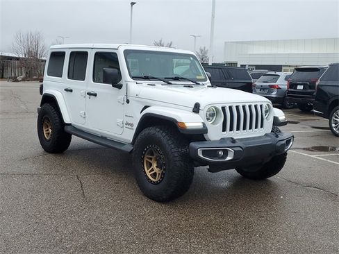 Used 2019 Jeep Wrangler Unlimited Sahara image 2