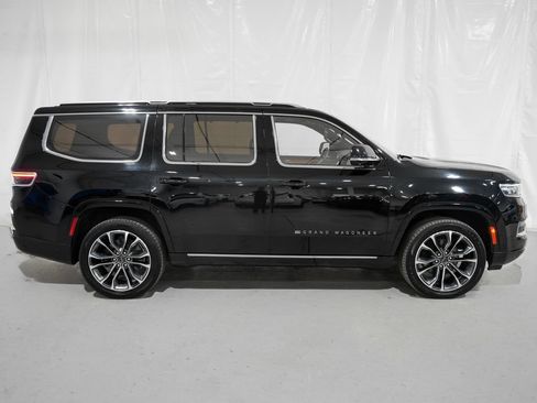 Used 2022 Jeep Grand Wagoneer Series III w/ Rear Seat Video Group 1 AWD/4WD image 7