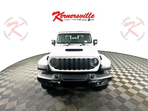 New 2025 Jeep Gladiator Sport image 2