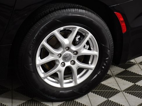 Used 2024 Chrysler Pacifica Touring-L FWD image 50