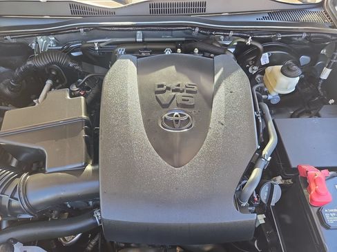 Used 2022 Toyota Tacoma SR5 w/ Technology Package AWD/4WD image 28