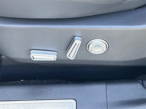 Used 2025 Lincoln Nautilus Reserve image 22