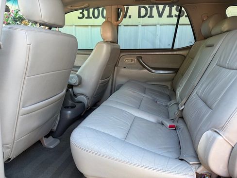 Used 2005 Toyota Sequoia SR5 RWD image 20