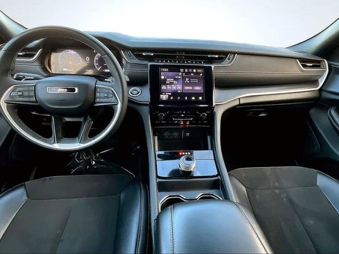 Used 2023 Jeep Grand Cherokee Altitude image 16