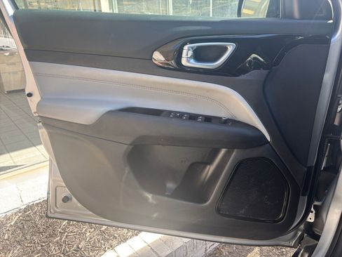 Used 2025 Jeep Compass Limited image 18