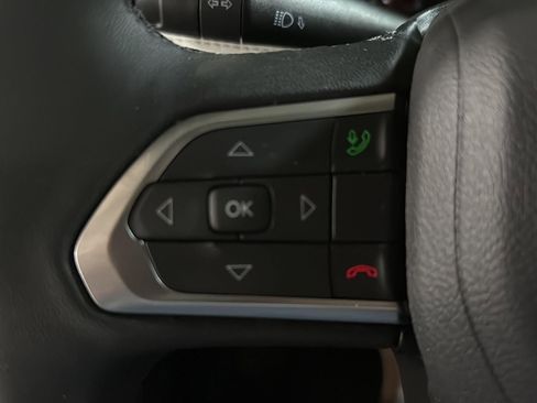 Used 2024 Jeep Compass Limited image 14