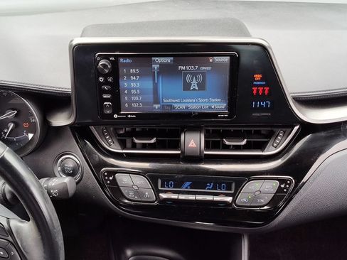 Used 2018 Toyota C-HR XLE FWD image 25