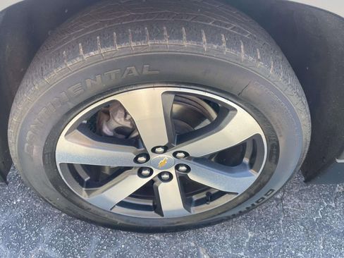 Used 2022 Chevrolet Traverse LT w/ LT Premium Package image 9