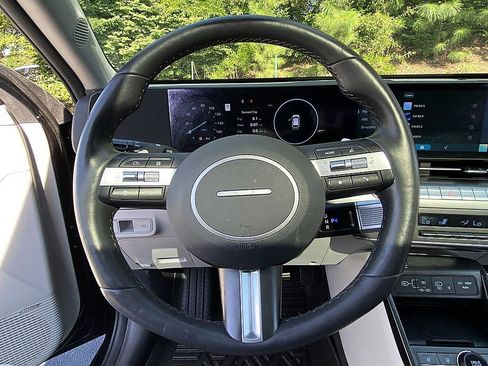 Used 2024 Hyundai Kona Limited FWD image 14