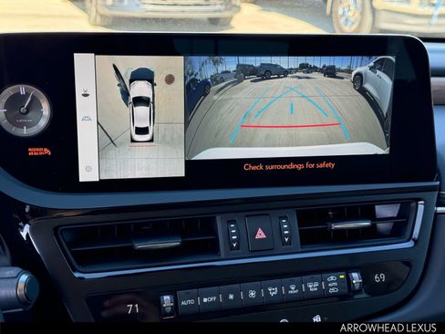 Used 2025 Lexus ES 300h w/ Luxury Package image 28