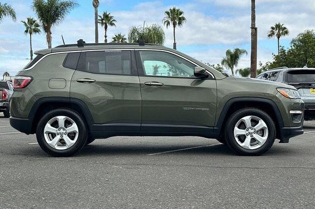 Used 2017 Jeep Compass Latitude FWD image 3