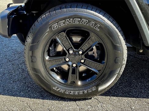 Used 2021 Jeep Wrangler Unlimited Sahara image 28