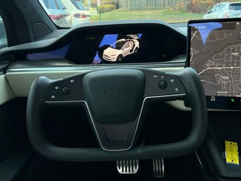 Used 2022 Tesla Model X Plaid image 28