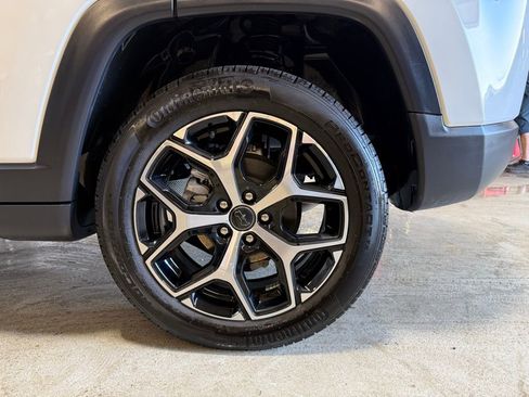 Used 2025 Jeep Compass Limited image 36