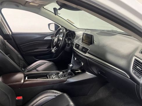 Used 2018 MAZDA MAZDA3 Touring FWD image 10