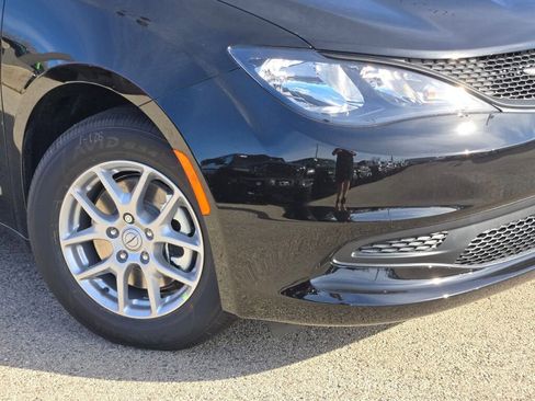 New 2026 Chrysler Voyager LX image 3