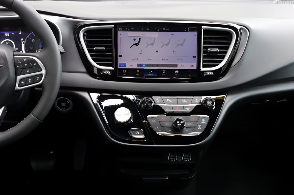 Used 2025 Chrysler Pacifica Select FWD image 38