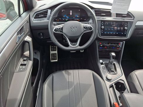 Certified 2024 Volkswagen Tiguan SE R-Line AWD/4WD image 11
