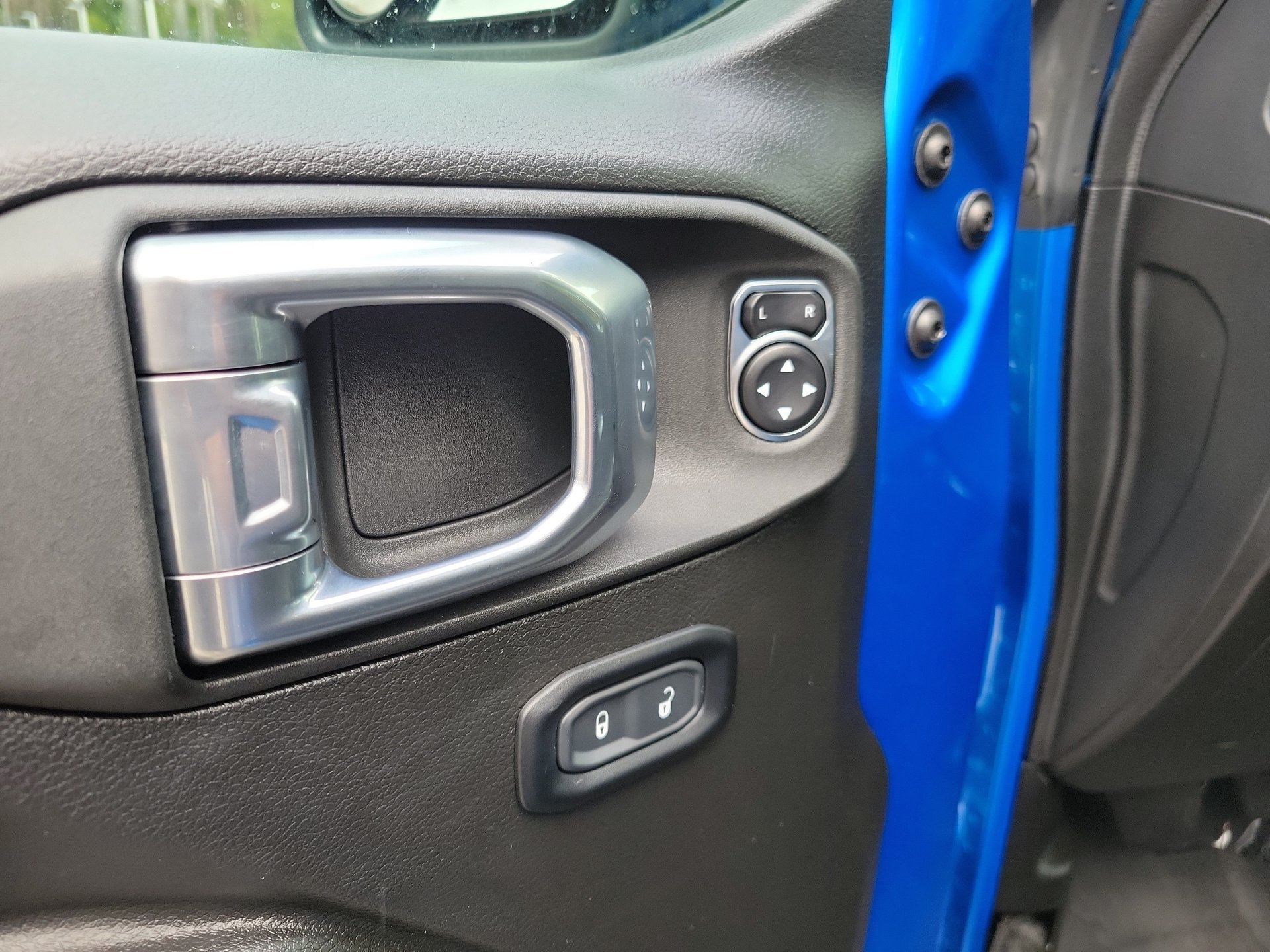 Used 2024 Jeep Wrangler Unlimited Rubicon w/ Technology Group AWD/4WD image 19