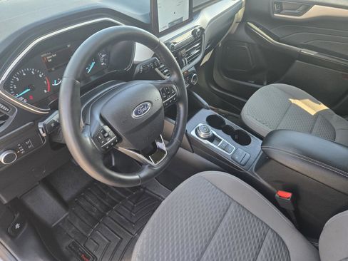 Used 2022 Ford Escape SE w/ SE Sport Appearance Package image 11