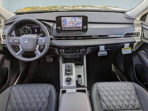 New 2025 Mitsubishi Outlander SEL image 28
