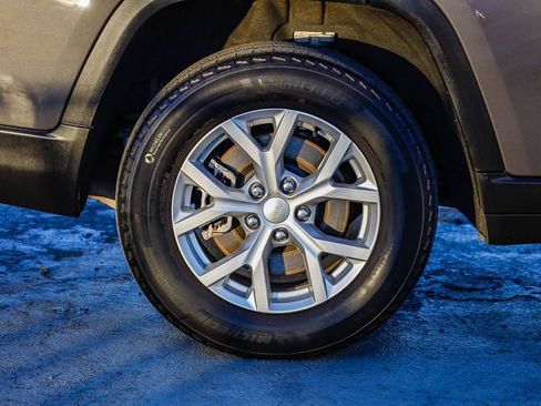 Certified 2023 Jeep Grand Cherokee L Limited image 12