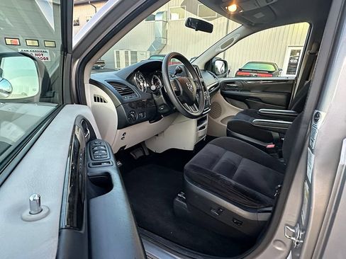 Used 2014 Dodge Grand Caravan SXT FWD image 14