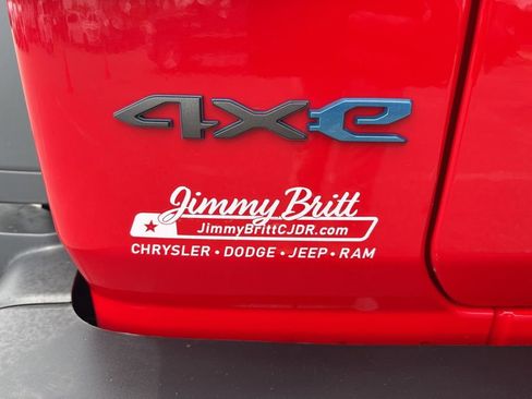 Certified 2025 Jeep Wrangler Unlimited Rubicon 4xe w/ Convenience Group AWD/4WD image 25