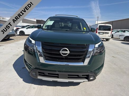 Certified 2024 Nissan Pathfinder SL image 2