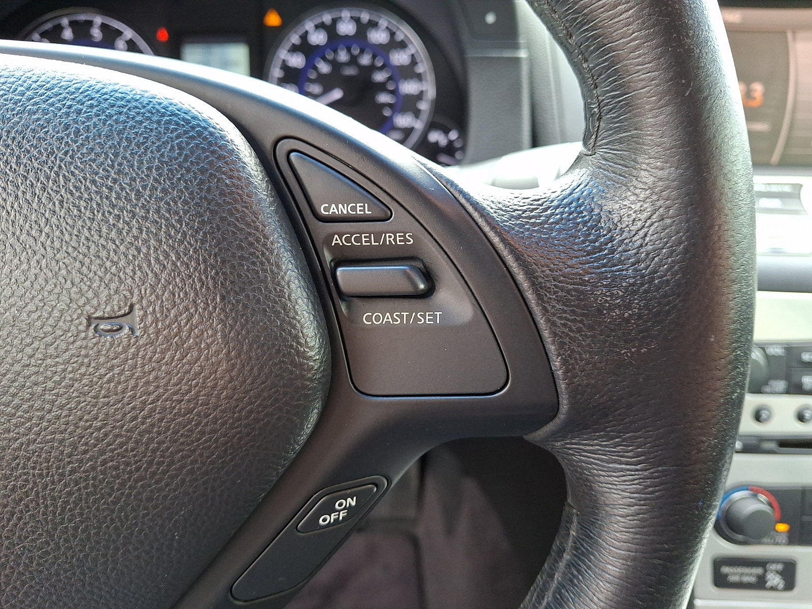 Used 2013 INFINITI G37 Convertible w/ Premium Pkg RWD image 21