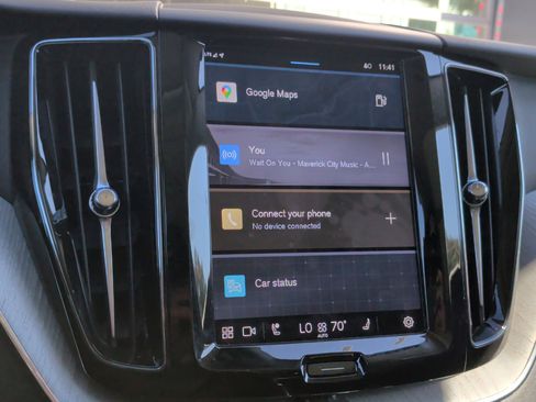 Used 2025 Volvo XC60 B5 Plus image 25