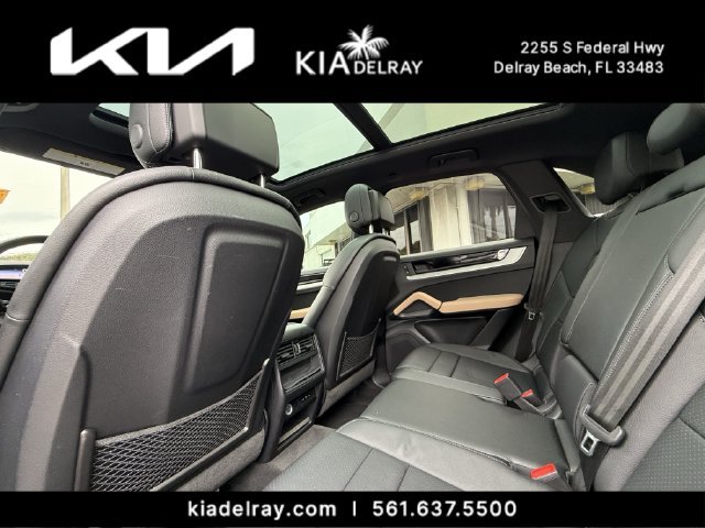 Used 2024 Porsche Cayenne AWD/4WD image 15