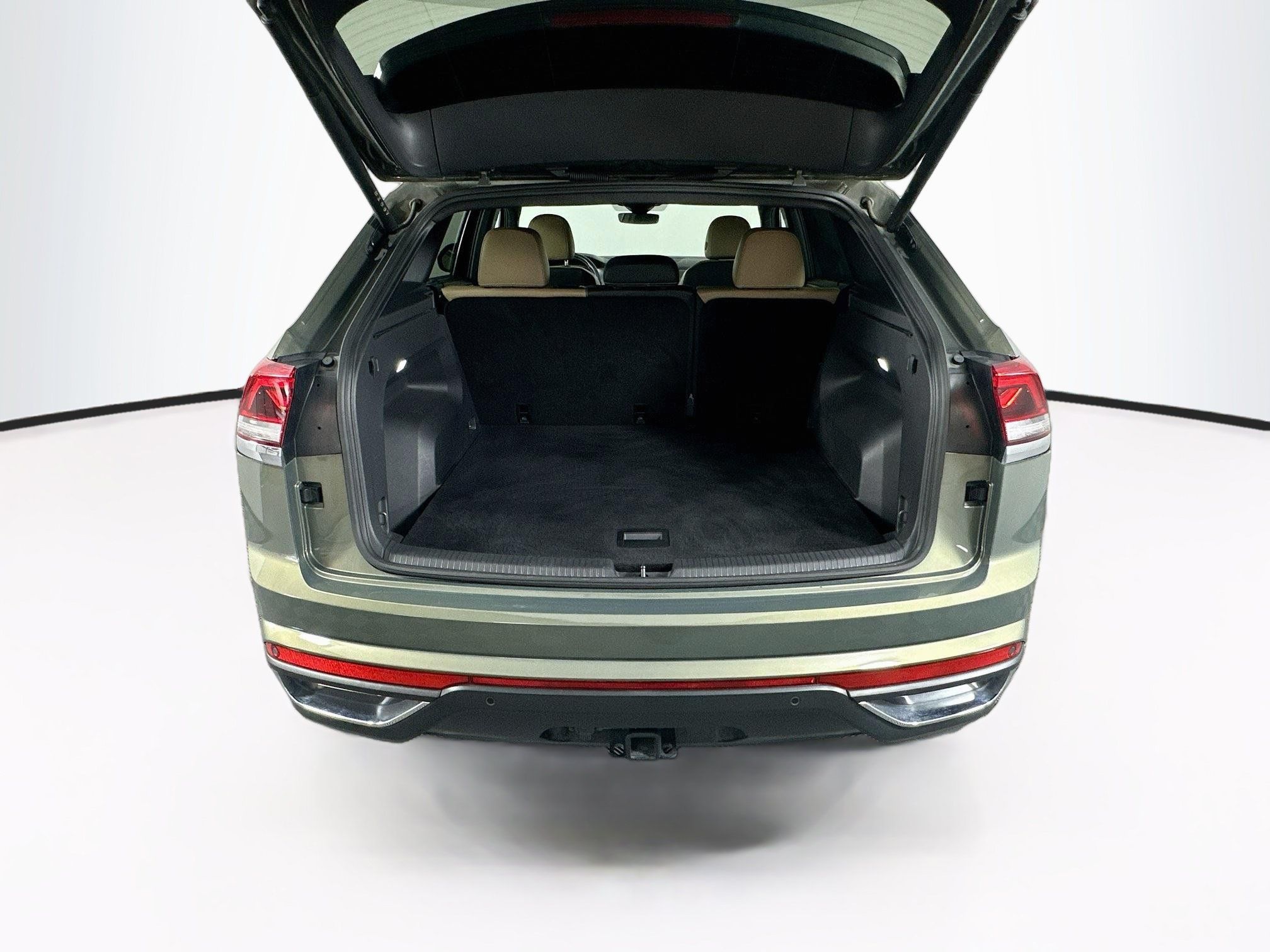 Used 2025 Volkswagen Atlas Cross Sport SE FWD image 31