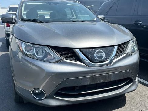 Used 2019 Nissan Rogue Sport SV w/ Technology Package FWD image 3