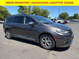 Used 2023 Chrysler Pacifica Limited FWD video 1