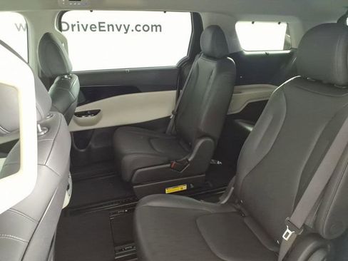 Used 2024 Kia Carnival SX FWD image 9
